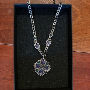 Jewelmint necklace. Silver.